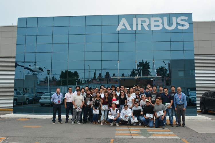 Estudiantes del IPN de Guanajuato visitan Airbus Helicopters México