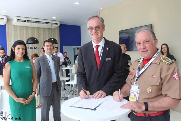 Helibras y el Cuerpo de Bomberos de Río de Janeiro firman una carta de intención para la adquisición de cuatro helicópteros H125